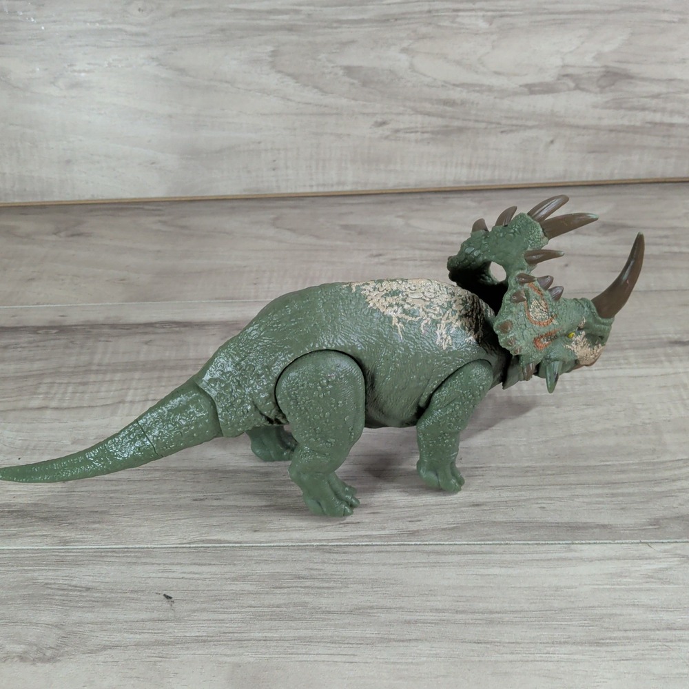 Jurassic World Camp Cretaceous Sinoceratops Sound Strike Action Figure 2020